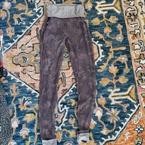 WORN ONCE LuLulemon High Wasted Yoga Pants